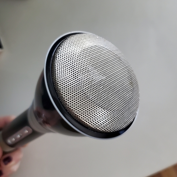 Billboard Bluetooth Wireless Karaoke Mic And Speaker With Built In Effects - Picture 5 of 6